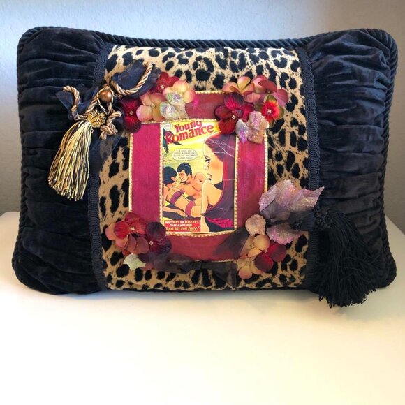 NWT ALEXANDRA'S ACCENTS Accent Pillow DC Romance Comic Strip Black\Leopard 15" - Picture 5 of 10